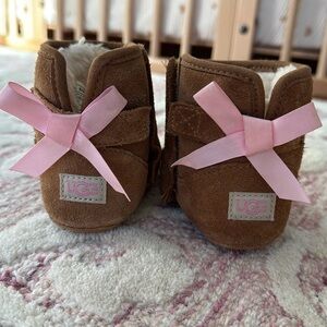 Adorable Baby Bailey Uggs with Pink Bows